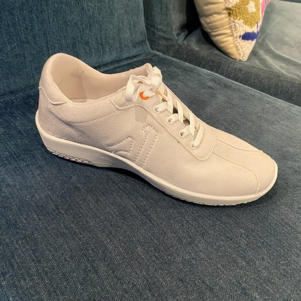 Arcopedico - Diamond Silver/Light Grey Sole - Multiple Sizes (NEW W/ BOX)